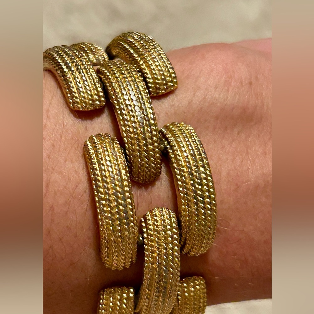 MONET GOLDTONE BRACELET VTG MCM RIBBED METAL GATE LINK BASKET WEAVE SAFETY CHAIN